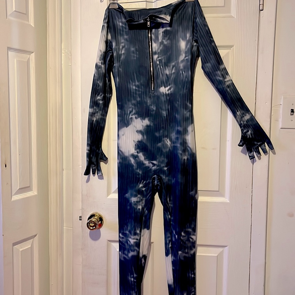 A cloudy print one piece (bodysuit)